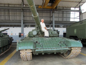 В 4-й танковой дивизии в Валенсии 21.01.2013. Не было свободных стульев и я присел на танк.