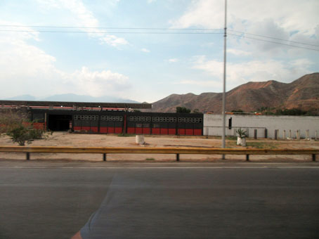Станция Гуакара на железной дороге Чаральяве - Пуэрто Кабельо снова стала отстраиваться.