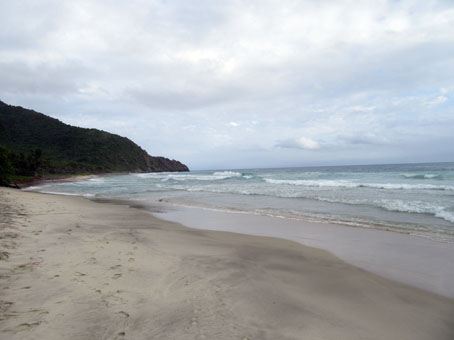 Западная часть пляжа Урикао.