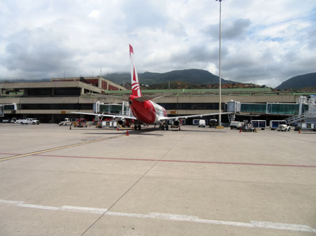 Вид на аэропорт Каракаса имени Симона Боливара в Майкетии.