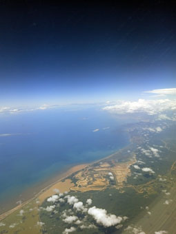 Полёт над Карибским морем и штатом Миранда.