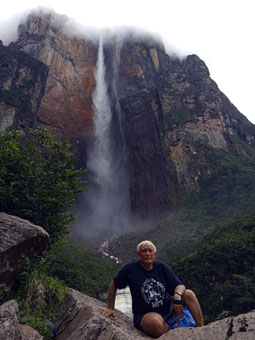 19 августа 2022 года. Я около водопада Перепакупай Вена, больше известного, как Анхель (979 метров).