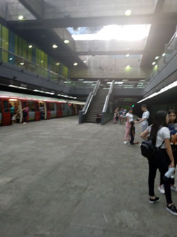 Снова станция метро Миранда.