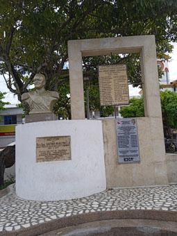 Памятник Генералу Армии Густаво Рохасу Пинилье в центральном парке Мельгара, носящем его имя.