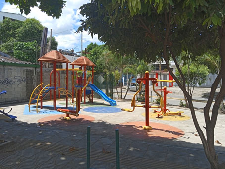 Детская площадка в Мельгаре.
