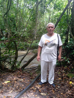 Я в молодом тропическом дождевом лесу на территории Сьюдад Рептилии 15.10.2022.