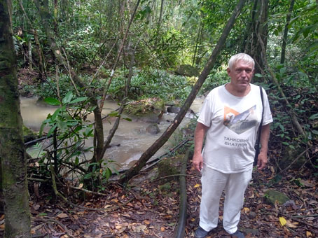 Я в молодом тропическом дождевом лесу на территории Сьюдад Рептилии 15.10.2022.