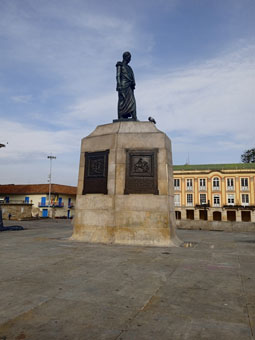 Памятник Симону Боливару Паласиосу, освободителю севера Южной Америки.