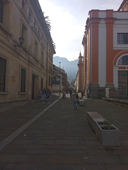 Далее я пошёл по улицам исторического центра Боготы.