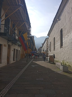 Далее я пошёл по улицам исторического центра Боготы.