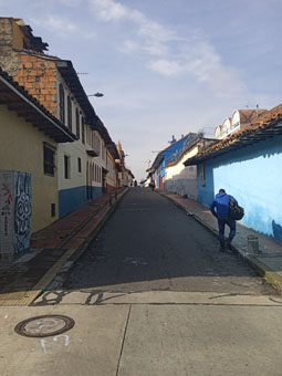 Улочка в историческом центре Боготы.