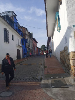 Улочка в историческом центре Боготы.