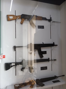 Автоматическое стрелковое оружие в Военном музее.