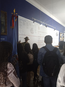 Экскурсия для школьников по Военному музею в Боготе.