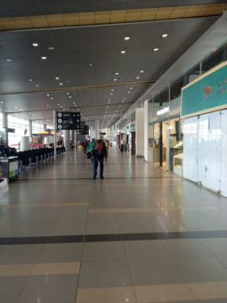 В зале вылета аэропорта Боготы, после таможенного и паспортного контроля, множество разнообразных магазинов. Но стоит внимательно присматриваться к ценам.