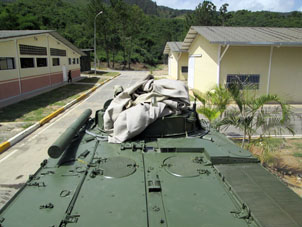 Вид на батальон им. Симона Боливара с крыши БМП-3.