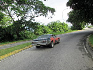 По дорогам Венесуэлы ездят и такие машины.