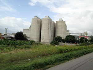 Мукомольный завод в Тумеро, по дороге в Маракай
