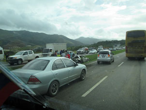 Автокатастрофа по дороге в Каракас.