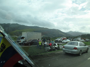 Автокатастрофа по дороге в Каракас.
