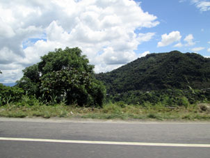 Вид на поворот шоссе из Валенсии в Каракас.