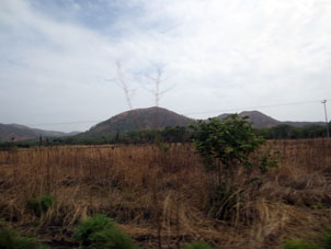 Равнинный пейзаж штата Кохедес дополняется горами.