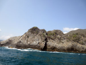 Скалы Карибского берега штата Арагуа.