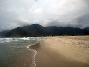 Пляж Куягуа с уреза воды с запада.