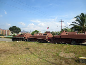 В Боливарианской Армии старая америкосовская бронетехника заменяется на новую российскую. Ну а списанная старая свозится к Центру обслуживания бронетехники в Валенсии.