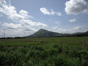 Гора Тирамото в штате Кохедес в июле вся покрылась зеленью.