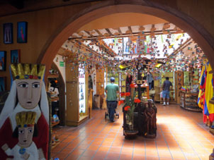 Магазин сувениров и кофе "Аннси" в Эль Атильо