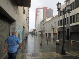 В Каракасе пошёл дождь.