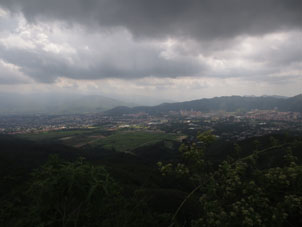 Вид на 41-ю Бронетанковую Бригаду и Валенсию с горы в парке Касупо.