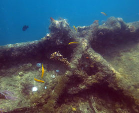 ерхняя палуба корабля, затонувшего около острова Длинный (Исла Ларга).