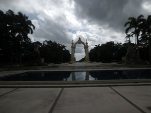 Триумфальная арка Битвы на Карабобо является символом штата.