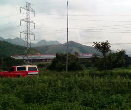 Испытание поезда "Симон Боливар" на ещё недостроенной дороге.