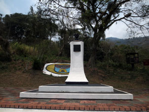 Памятник дивизионному генералу Хосе Антонио Ансоатеги (14.11.1789 - 15.11.1819) в батальоне его имени в Сан Фелипе.
