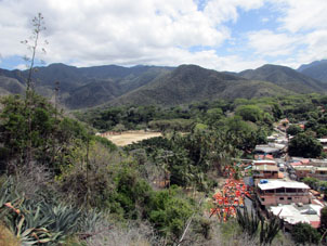 Вид на посёлок с холма.