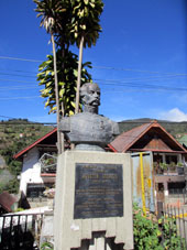 Памятник Агустину Кодацци, поставленный в 2001 году итальянским атташе по культуре.