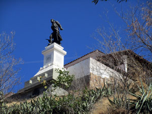 Памятник Битвы при Сан-Матео у дома Боливаров.