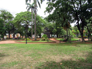 Площадь Симона Боливара - обычно главная площадь в каждом городе Боливарианской Республики Венесуэлы.