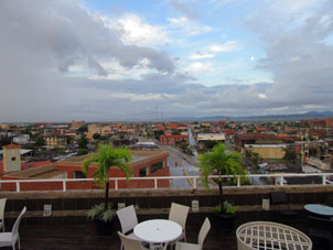 Вид на Тукакас с крыши гостиница Мальоркина Сьютс.