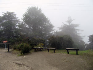 На эту смотровую площадку тоже спустились облака, закрыв туманом вид на Мериду.