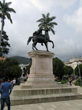 Памятник Симону Боливару на площади его имени в Мериде.