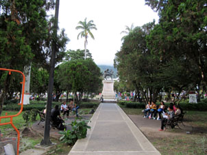 Памятник Симону Боливару на площади его имени в Мериде.