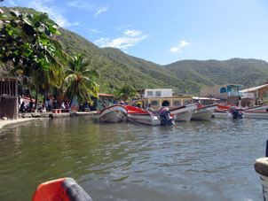 Пристань в Окумаре де ла Коста де Оро в штате Арагуа. 