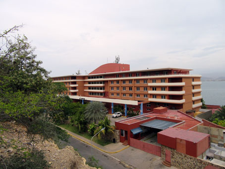 Вид на гостиницу Пунта Пальма с верхней дороги.