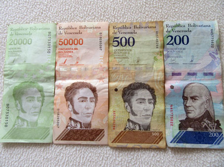 Венесуэльские деньги, официально находящиеся в обращении.