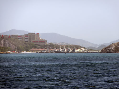 А это уже - порт Пуэрто Ла Крус.