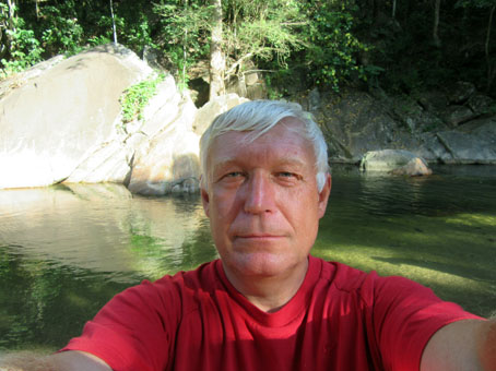 Я сфотографировал сам себя на речке около Окумаре де ла Коста де Оро.